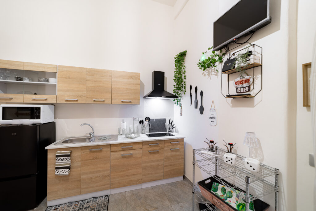 cucina con cappa d'aspirazione